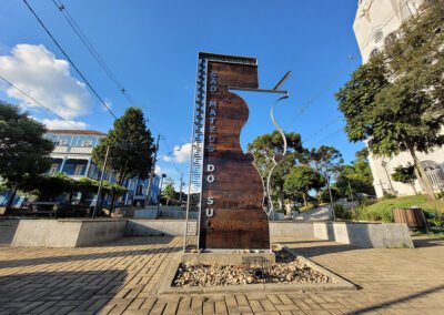 Monumento em homenagem a erva-mate e ao chimarrão próximo ao chimarródromo